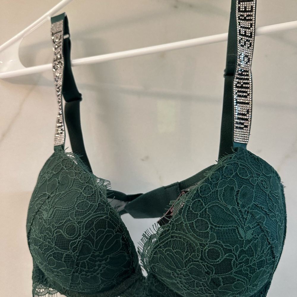 Lingerie - Picture 4 of 6
